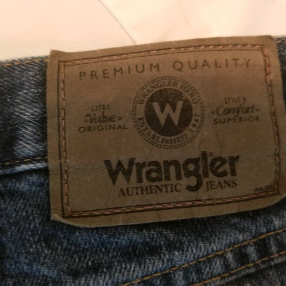 Wrangler Relaxed Fit JEANS size 44x32 - Picture 2 of 6